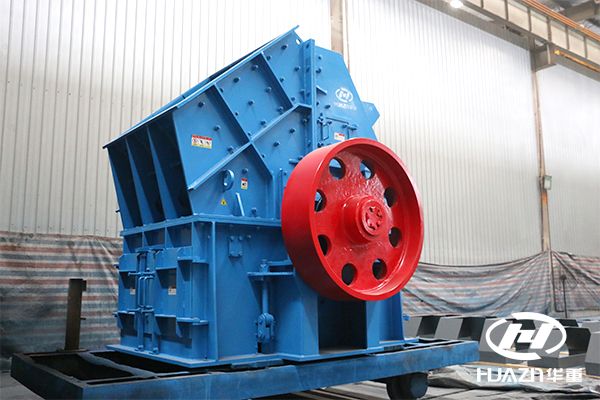 煤矸石錘式破碎機(jī)車間圖片
