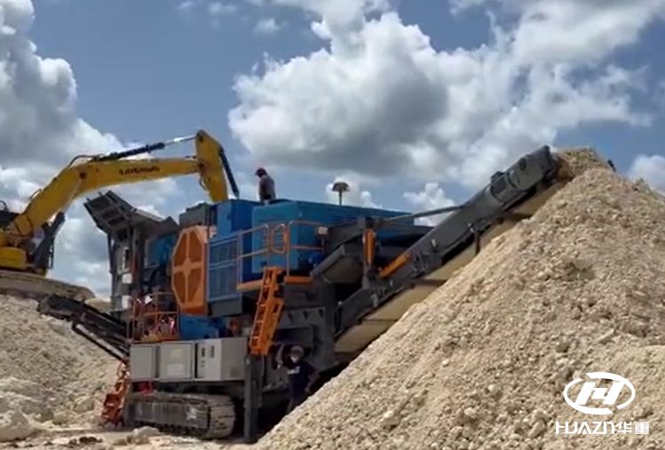 履帶式移動(dòng)破碎篩分機(jī)